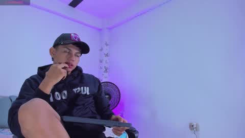 AXEL online show from October 19, 11:26 am