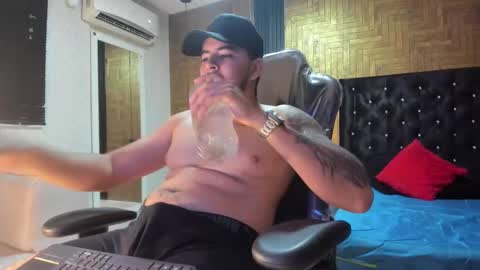 Snapshot of axel_fox21 chatting on October 23, 4:36 am A X E L online show from October 23, 4:36 am