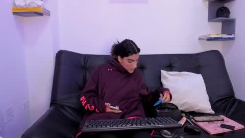 ayla online show from April 17, 12:07 pm