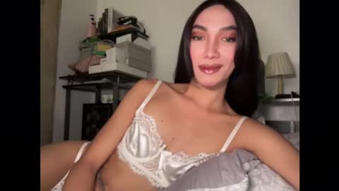 azalea_cum69 online show from April 20, 4:15 am