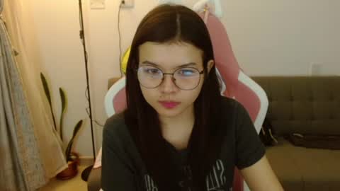 Azu  online show from July 12, 1:31 am