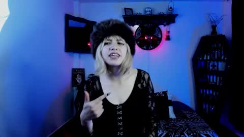 Snapshot of azu_moure chatting on October 17, 12:36 am Azu Moure online show from October 17, 12:36 am