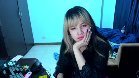 Snapshot of azu_moure chatting on January 10, 10:50 am Azu Moure online show from January 10, 10:50 am