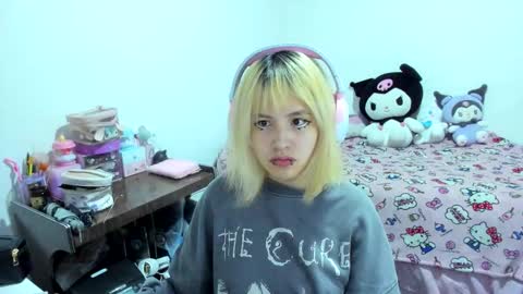 Snapshot of azu_moure chatting on September 24, 4:52 am Azu Moure online show from September 24, 4:52 am