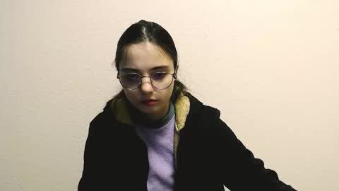 azumi_chan_ online show from December 16, 11:00 pm