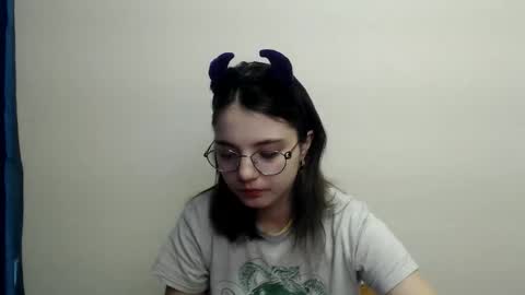 azumi_chan_ online show from February 20, 9:50 pm