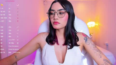 Azura online show from April 16, 8:31 pm