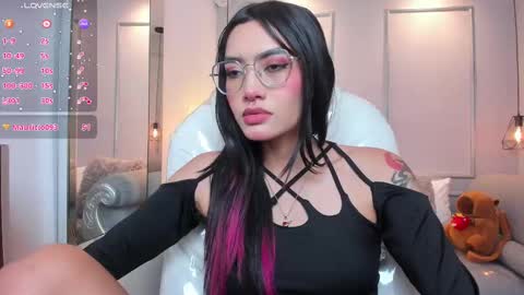 Azura online show from October 9, 8:03 pm