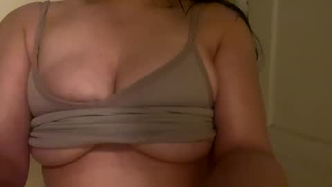 Snapshot of b8rb13 chatting on February 20, 9:11 am b8rb13 online show from February 20, 9:11 am