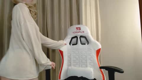 Snapshot of babby_rabbit_ chatting on October 10, 6:47 pm Cute Raby online show from October 10, 6:47 pm