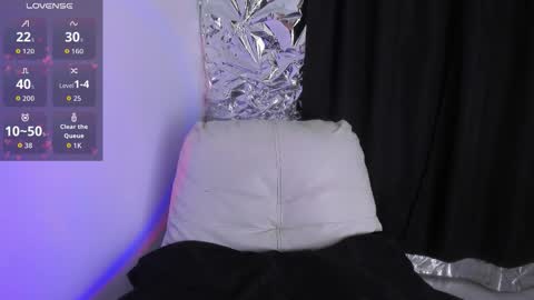 Queen B online show from November 29, 6:48 pm