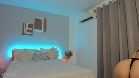 Snapshot of babesexy19_ chatting on October 13, 1:18 am itzell  online show from October 13, 1:18 am