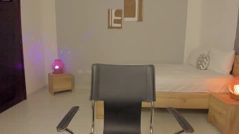 Snapshot of babesexy19_ chatting on December 18, 2:32 am itzell  online show from December 18, 2:32 am