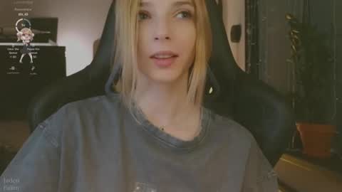 Snapshot of baby_gopn1k chatting on December 24, 5:16 am baby gopn1k online show from December 24, 5:16 am