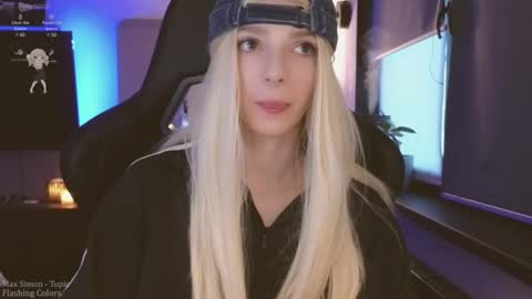 Snapshot of baby_gopn1k chatting on February 4, 6:04 am baby gopn1k online show from February 4, 6:04 am