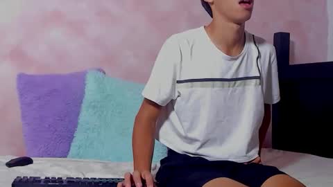 baby_noaht online show from May 5, 12:33 pm