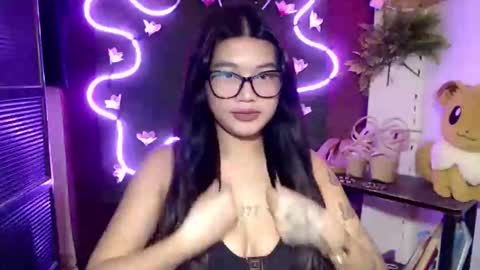 mae online show from November 6, 5:05 pm