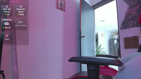 FOLLOW ME  online show from March 7, 2:23 pm