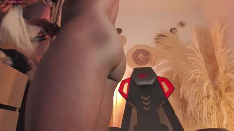 FOLLOW ME  online show from December 17, 3:46 am