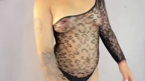 daya independent model online show from May 21, 12:17 am