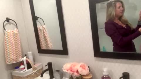 Happy Girl online show from January 1, 1:04 am