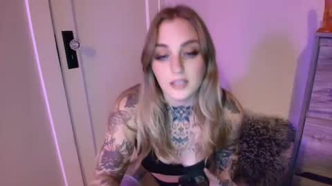 Snapshot of bambidear420 chatting on January 20, 5:37 am Bambi online show from January 20, 5:37 am