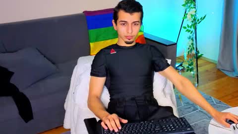 John online show from December 3, 7:31 am