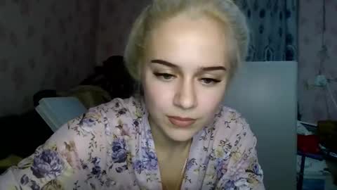 barbie___girl online show from November 18, 6:33 pm