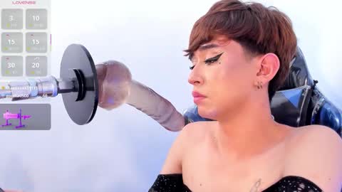          I work from home this is my room 3 online show from November 6, 6:49 am