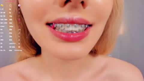 Mia online show from June 17, 3:28 pm