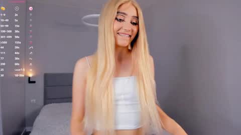 Mia online show from April 20, 3:37 pm