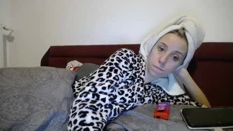 Snapshot of barelylegalblondy chatting on February 11, 7:05 pm Lena online show from February 11, 7:05 pm