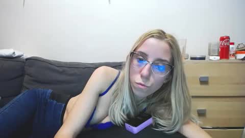 Snapshot of barelylegalblondy chatting on March 7, 8:00 pm Lena online show from March 7, 8:00 pm