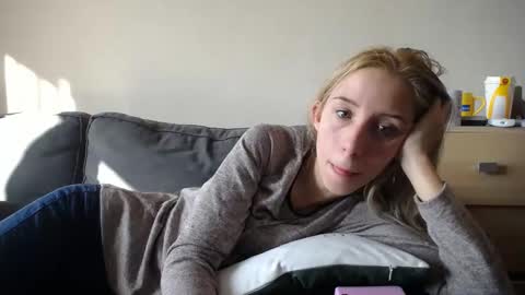 Snapshot of barelylegalblondy chatting on March 6, 8:19 am Lena online show from March 6, 8:19 am