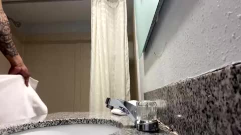 bbcwithahook online show from April 14, 7:22 am