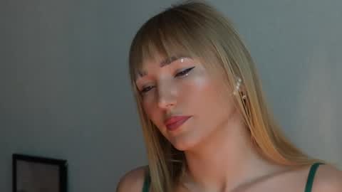Chloe online show from May 5, 8:20 am