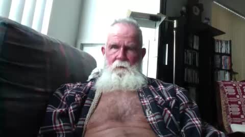 beardbushy online show from November 8, 6:11 pm