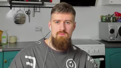 Snapshot of bearded_legend chatting on March 8, 10:24 pm Zeus online show from March 8, 10:24 pm