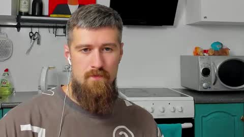 Snapshot of bearded_legend chatting on September 17, 12:03 am Zeus online show from September 17, 12:03 am