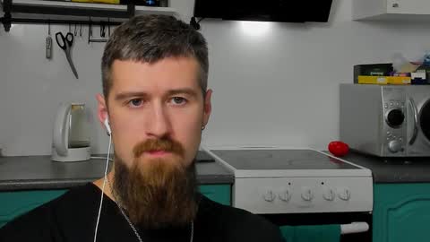 Snapshot of bearded_legend chatting on October 24, 9:59 pm Zeus online show from October 24, 9:59 pm