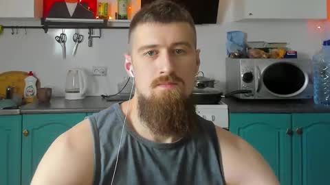 Snapshot of bearded_legend chatting on December 12, 9:15 pm Zeus online show from December 12, 9:15 pm