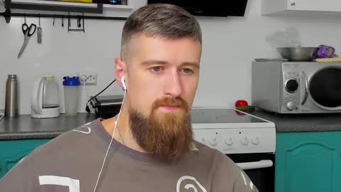 Snapshot of bearded_legend chatting on September 26, 6:49 pm Zeus online show from September 26, 6:49 pm