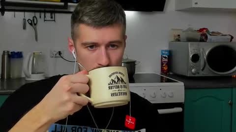 Snapshot of bearded_legend chatting on October 1, 9:24 pm Zeus online show from October 1, 9:24 pm