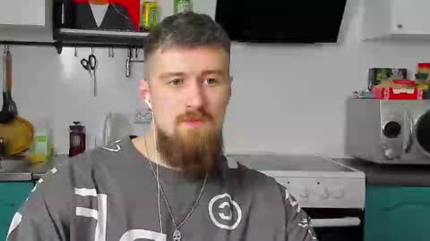 Snapshot of bearded_legend chatting on February 22, 8:42 pm Zeus online show from February 22, 8:42 pm