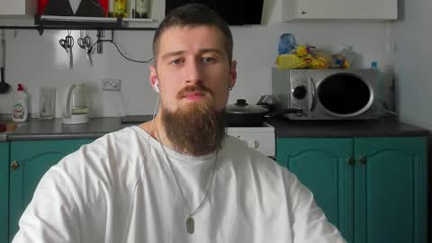 Snapshot of bearded_legend chatting on December 5, 7:11 pm Zeus online show from December 5, 7:11 pm