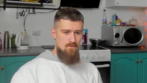 Snapshot of bearded_legend chatting on October 12, 12:25 am Zeus online show from October 12, 12:25 am