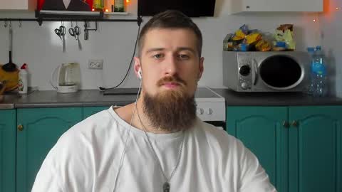 Snapshot of bearded_legend chatting on December 4, 7:17 pm Zeus online show from December 4, 7:17 pm