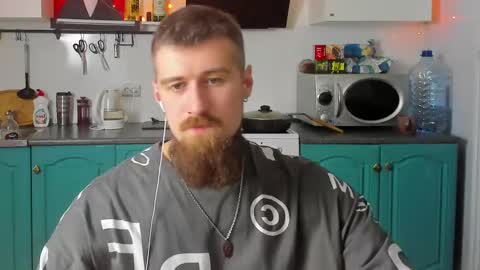 Snapshot of bearded_legend chatting on December 29, 8:37 pm Zeus online show from December 29, 8:37 pm