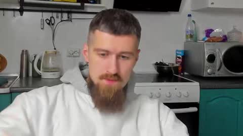 Snapshot of bearded_legend chatting on October 10, 9:19 pm Zeus online show from October 10, 9:19 pm