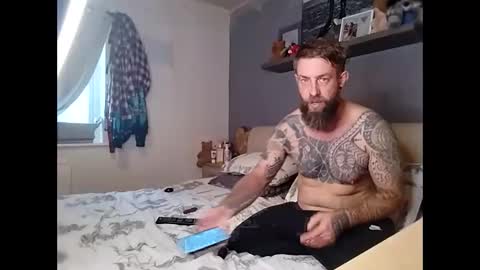 beardedtattedguy online show from September 17, 8:18 am